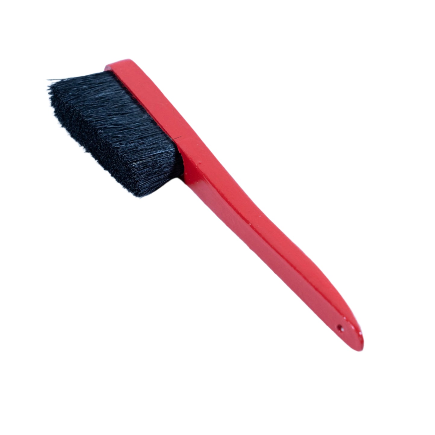 Primer cepillo Grillo en madera de haya y cerdas de jabalí, respetuoso con la roca y el medio ambiente. Pintado a mano en color rojo, logo grabado a láser en la parte superior trasera y disponible con las cerdas en color negro o natural.