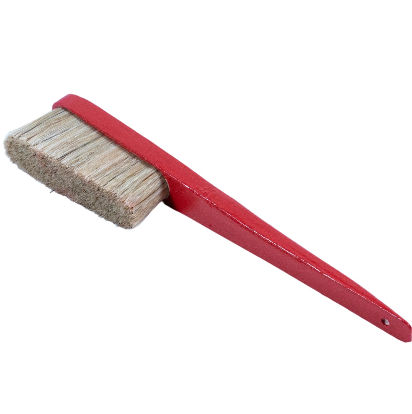 Primer cepillo Grillo en madera de haya y cerdas de jabalí, respetuoso con la roca y el medio ambiente. Pintado a mano en color rojo, logo grabado a láser en la parte superior trasera y disponible con las cerdas en color negro o natural.